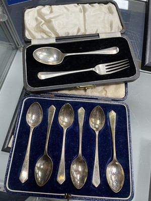 Lot 543 - A LOT OF SILVER WARE INCLUDING A BOWL AND CASED