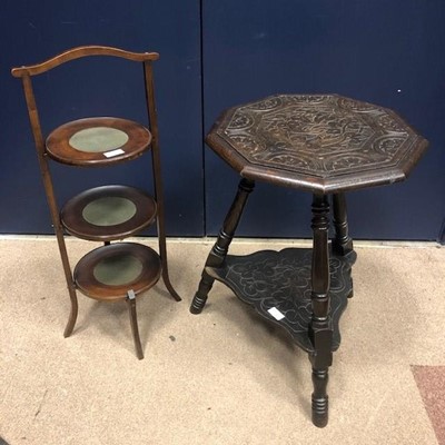 Lot 402 - A CARVED OAK OCCASIONAL TABLE AND A MAHOGANY CAKE STAND