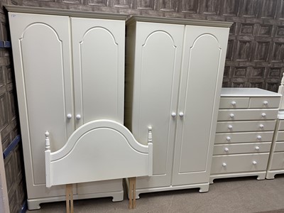 Lot 401 - A MODERN WHITE PAINTED BEDROOM SUITE