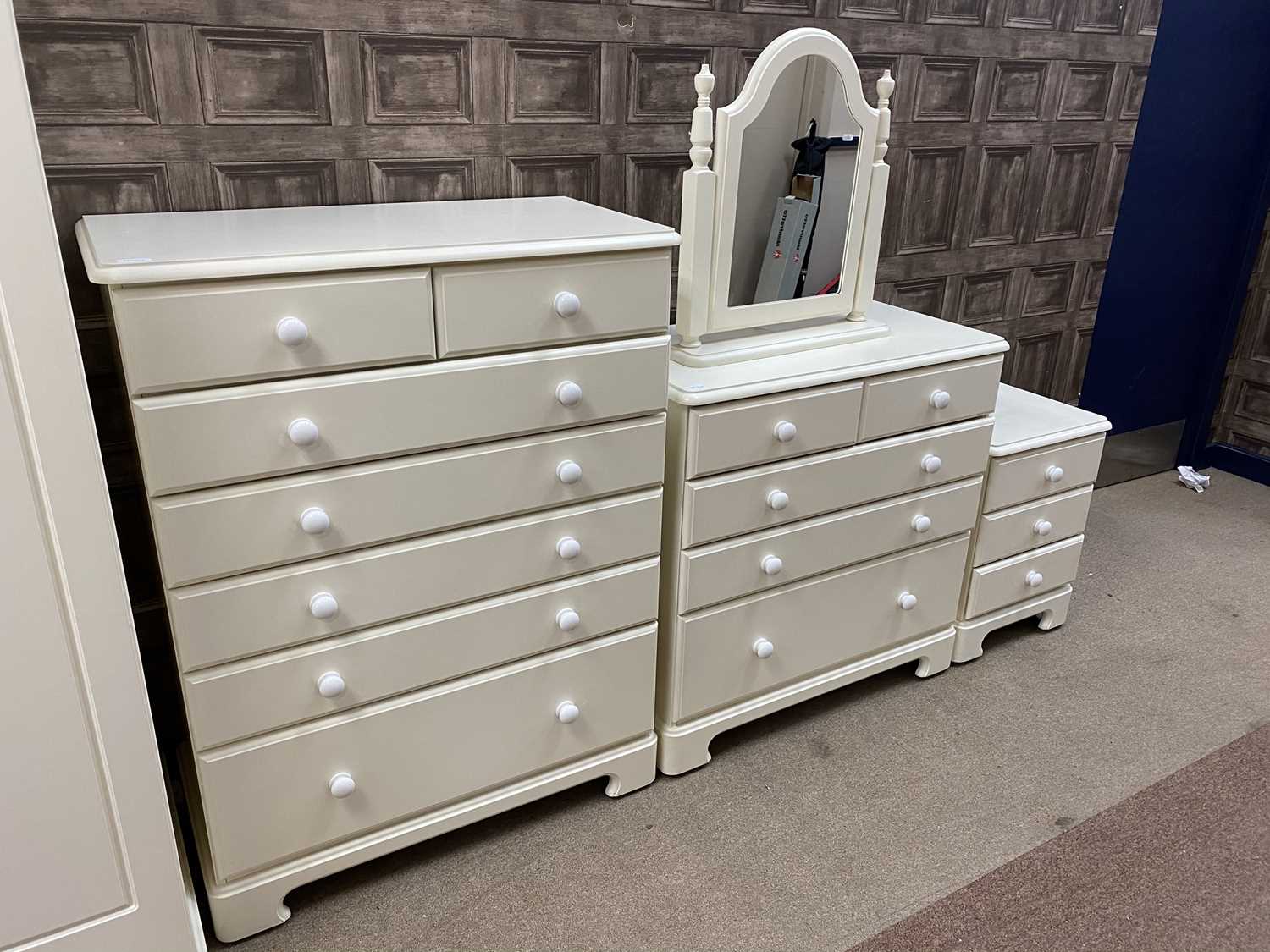 Lot 401 A MODERN WHITE PAINTED BEDROOM SUITE