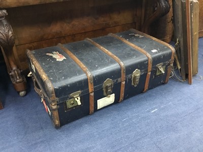 Lot 406 - A VINTAGE TRAVEL TRUNK