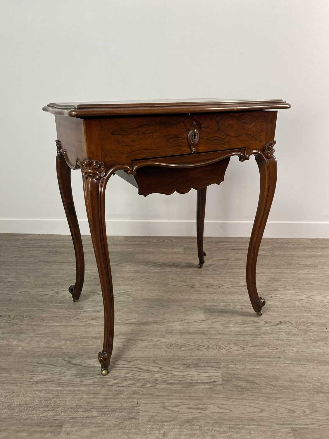 Lot 1661 - A VICTORIAN ROSEWOOD NEEDLEWORK TABLE