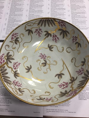 Lot 35 - AN EARLY 19TH CENTURY ENGLISH PORCELAIN BOWL