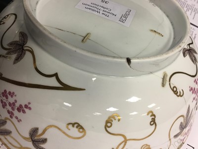 Lot 35 - AN EARLY 19TH CENTURY ENGLISH PORCELAIN BOWL