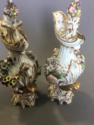 Lot 68 - A PAIR OF EARLY 19TH CENTURY DERBY PORCELAIN EWERS AND STOPPERS