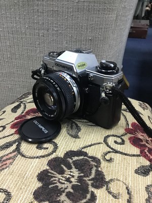 Lot 486 - AN OLYMPUS OM10 CAMERA AND OTHER CAMERAS AND ACCESSORIES