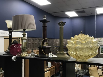 Lot 470 - A BRASS OIL LAMP AND THREE OTHER TABLE LAMPS