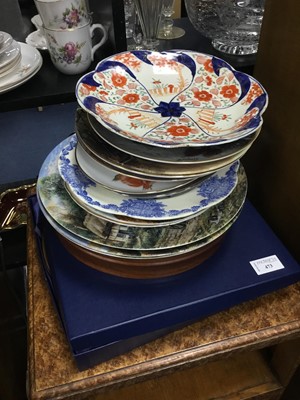 Lot 473 - AN IMARI WALL PLATE WITH OTHER COMMEMORATIVE WAL PLATES