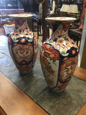 Lot 746 - A PAIR OF EARLY 20TH CENTURY JAPANESE IMARI VASES