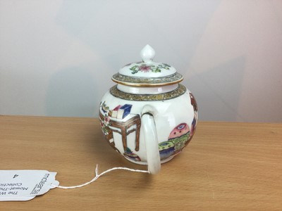 Lot 4 - A 19TH CENTURY CHINESE FAMILLE ROSE TEAPOT AND COVER