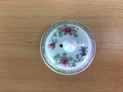 Lot 4 - A 19TH CENTURY CHINESE FAMILLE ROSE TEAPOT AND COVER