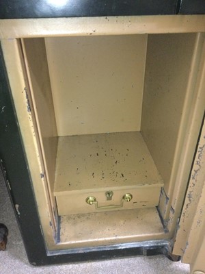 Lot 498 - A VINTAGE WH WAKEFIELD & CO SAFE