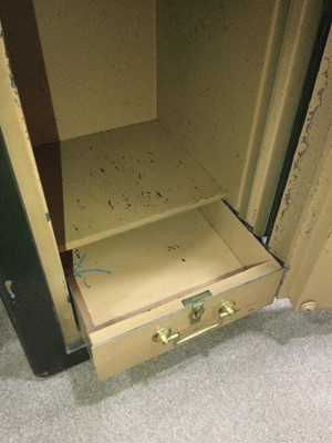 Lot 498 - A VINTAGE WH WAKEFIELD & CO SAFE