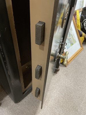 Lot 498 - A VINTAGE WH WAKEFIELD & CO SAFE