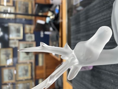 Lot 1116 - A LALIQUE MOULDED GLASS MODEL OF A STAG