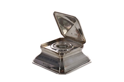 Lot 437 - A VICTORIAN SILVER INKWELL