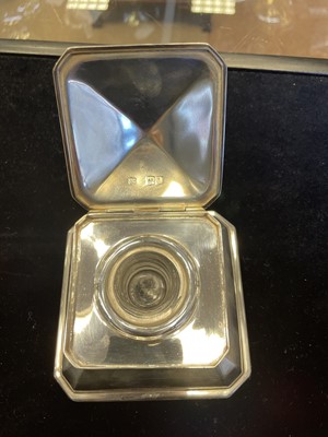 Lot 437 - A VICTORIAN SILVER INKWELL