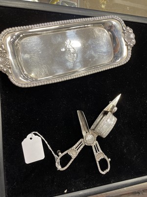 Lot 440 - A PAIR OF GEORGE III SILVER CANDLE SNUFFER SCISSORS AND STAND