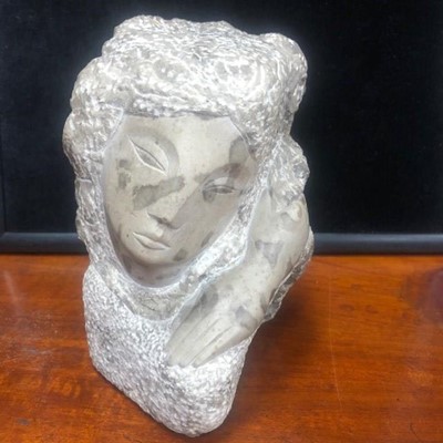 Lot 506 - A SCULPTED STONE HEAD BY JAMES GOODBAND