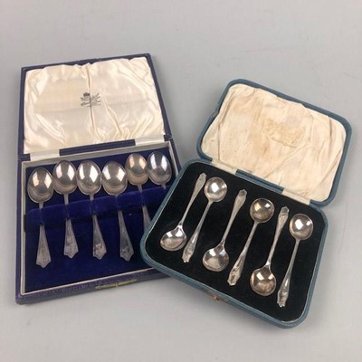 Lot 62 - A CASED SET OF SILVER TEA SPOONS AND A CASED SET OF COFFEE SPOONS