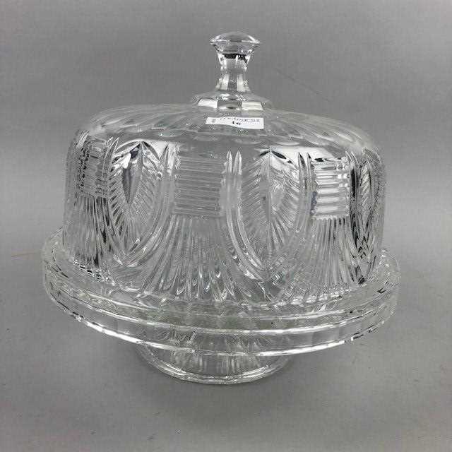 Lot 16 - A CUT GLASS CAKE STAND/PUNCH BOWL