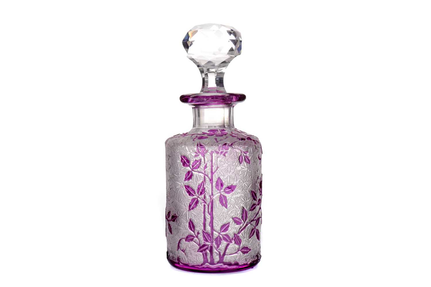 Lot 1143 - AN EARLY 20TH CENTURY BACCARAT CASED GLASS PERFUME BOTTLE AND STOPPER