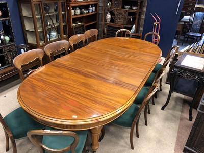 Lot 1609 - A VICTORIAN MAHOGANY OVAL EXTENDING DINING TABLE