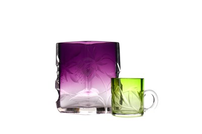 Lot 1153 - AN EARLY 20TH CENTURY MOSER AMETHYST GLASS VASE AND A GLASS TANKARD