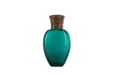 Lot 1172 - A LATE VICTORIAN EMERALD GLASS SCENT BOTTLE IN FITTED CASE