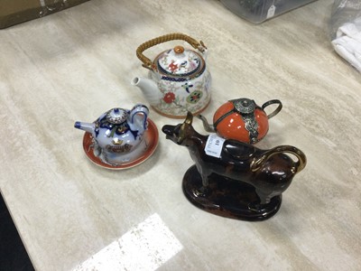 Lot 106 - A 20TH CENTURY CHINESE TEAPOT, ALONG WITH OTHER TEA WARE
