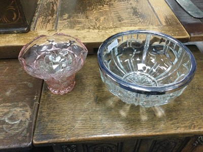 Lot 162 - A LOT OF CRYSTAL AND COLOURED GLASS