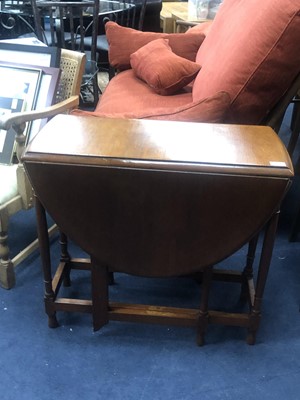 Lot 207 - AN EARLY 20TH CENTURY STAINED WOOD DROP LEAF TEA TABLE