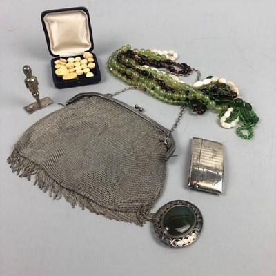 Lot 127 - A COLLECTION OF COSTUME JEWELLERY AND OTHER OBJECTS
