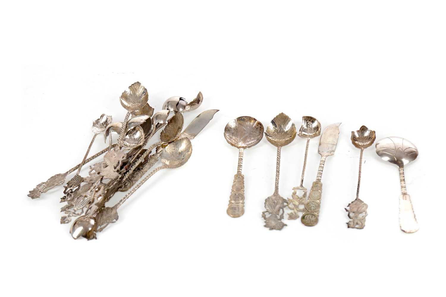 Lot 891 - A SET OF SIX SIAMESE SILVER TEASPOONS AND OTHER ITEMS