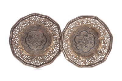 Lot 496 - A PAIR OF EARLY 20TH CENTURY INDIAN SILVER BONBON DISHES