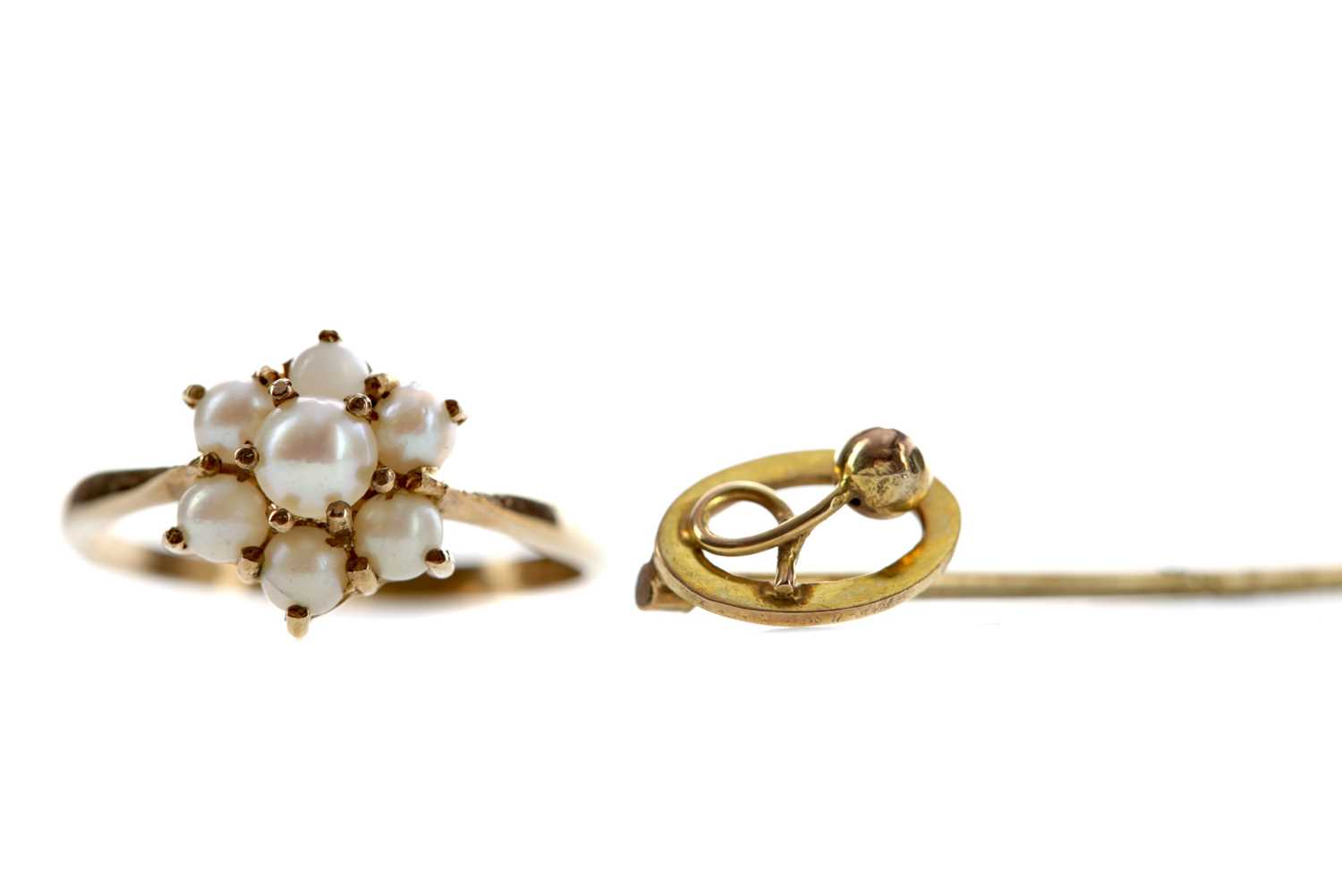 Lot 389 - A PEARL RING AND A STICK PIN