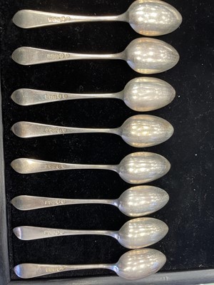 Lot 476 - A SET OF TWELVE VICTORIAN SILVER TEASPOONS, ALONG WITH LOOSE FLATWARE