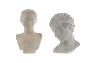 Lot 407 - AN EARLY 20TH CENTURY MARBLE BUST OF CAESER AUGUSTUS, ALONG WITH ANOTHER