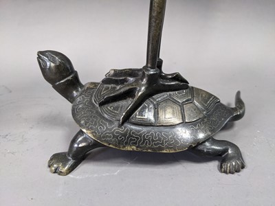 Lot 400 - A LATE 19TH CENTURY JAPANESE BRONZE FIGURAL CANDLABRUM