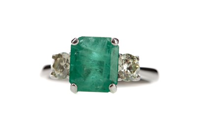 Lot 531 - A CERTIFICATED EMERALD AND DIAMOND RING