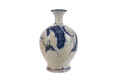 Lot 505 - A BRITISH STUDIO POTTERY EARTHENWARE VASE