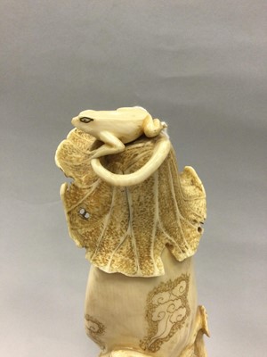Lot 924 - A JAPANESE IVORY CARVING OF A MAN WITH FROGS