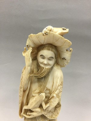 Lot 924 - A JAPANESE IVORY CARVING OF A MAN WITH FROGS