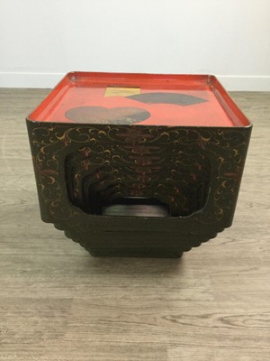 Lot 931 - A JAPANESE LACQUERED NEST OF SEVEN TABLES