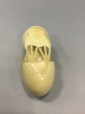 Lot 905 - A JAPANESE IVORY CARVING OF A CHICK
