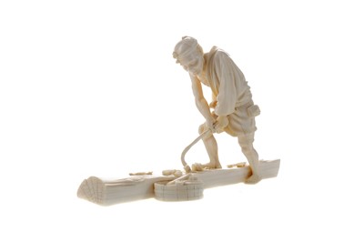 Lot 910 - A JAPANESE IVORY CARVING OF A MAN