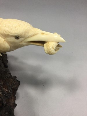 Lot 915 - A JAPANESE IVORY CARVING OF A BIRD