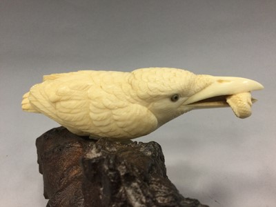 Lot 915 - A JAPANESE IVORY CARVING OF A BIRD