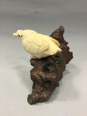 Lot 915 - A JAPANESE IVORY CARVING OF A BIRD