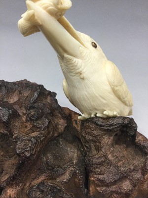 Lot 915 - A JAPANESE IVORY CARVING OF A BIRD